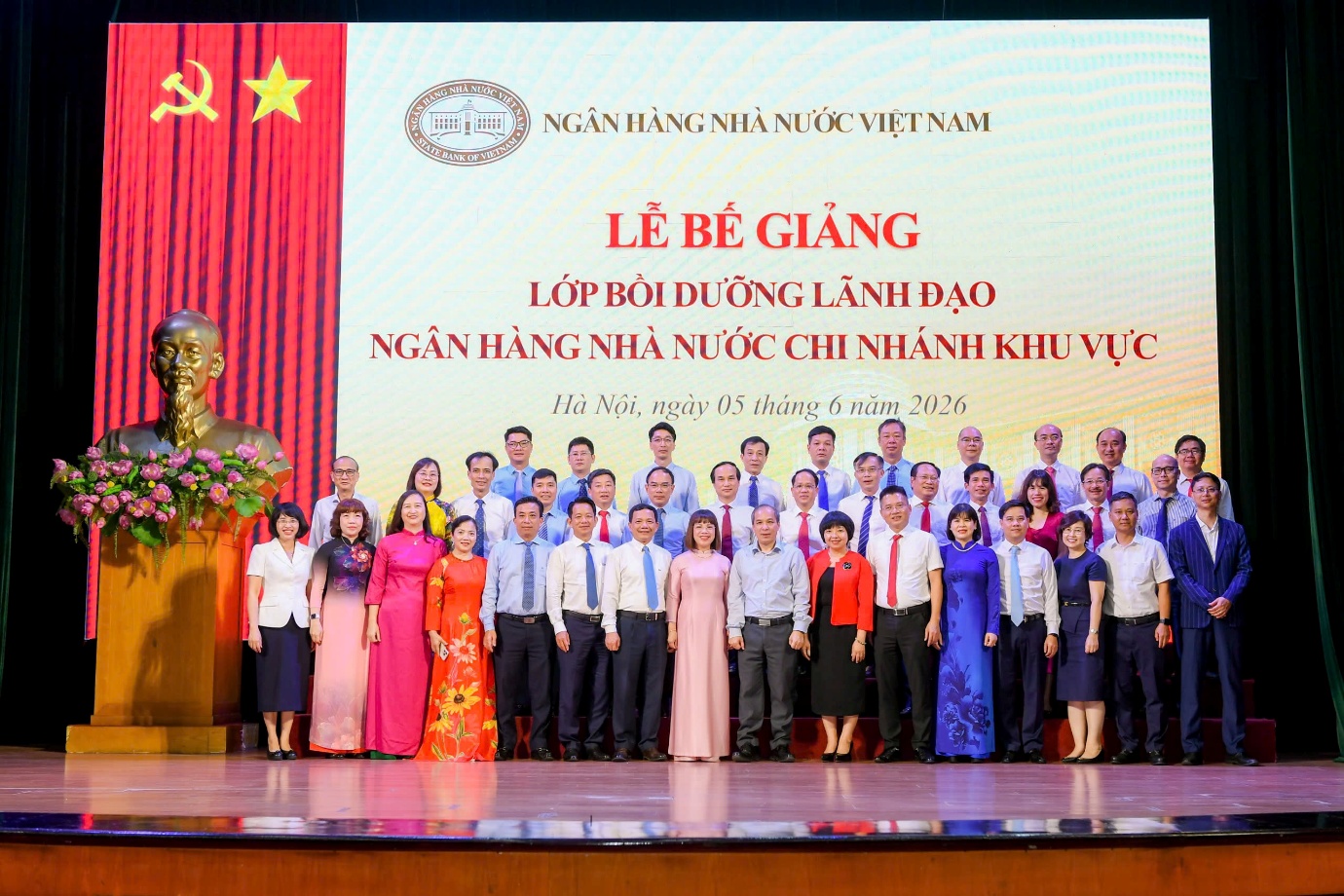5.6 3 Xây dựng đội ngũ lãnh đạo ngành Ngân hàng đủ phẩm chất, năng lực, uy tín đáp ứng yêu cầu phát triển trong giai đoạn mới.jpg